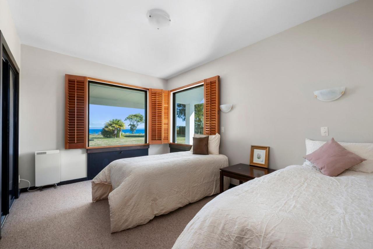Lakefront Villa - Waitahanui Holiday Home Exterior photo
