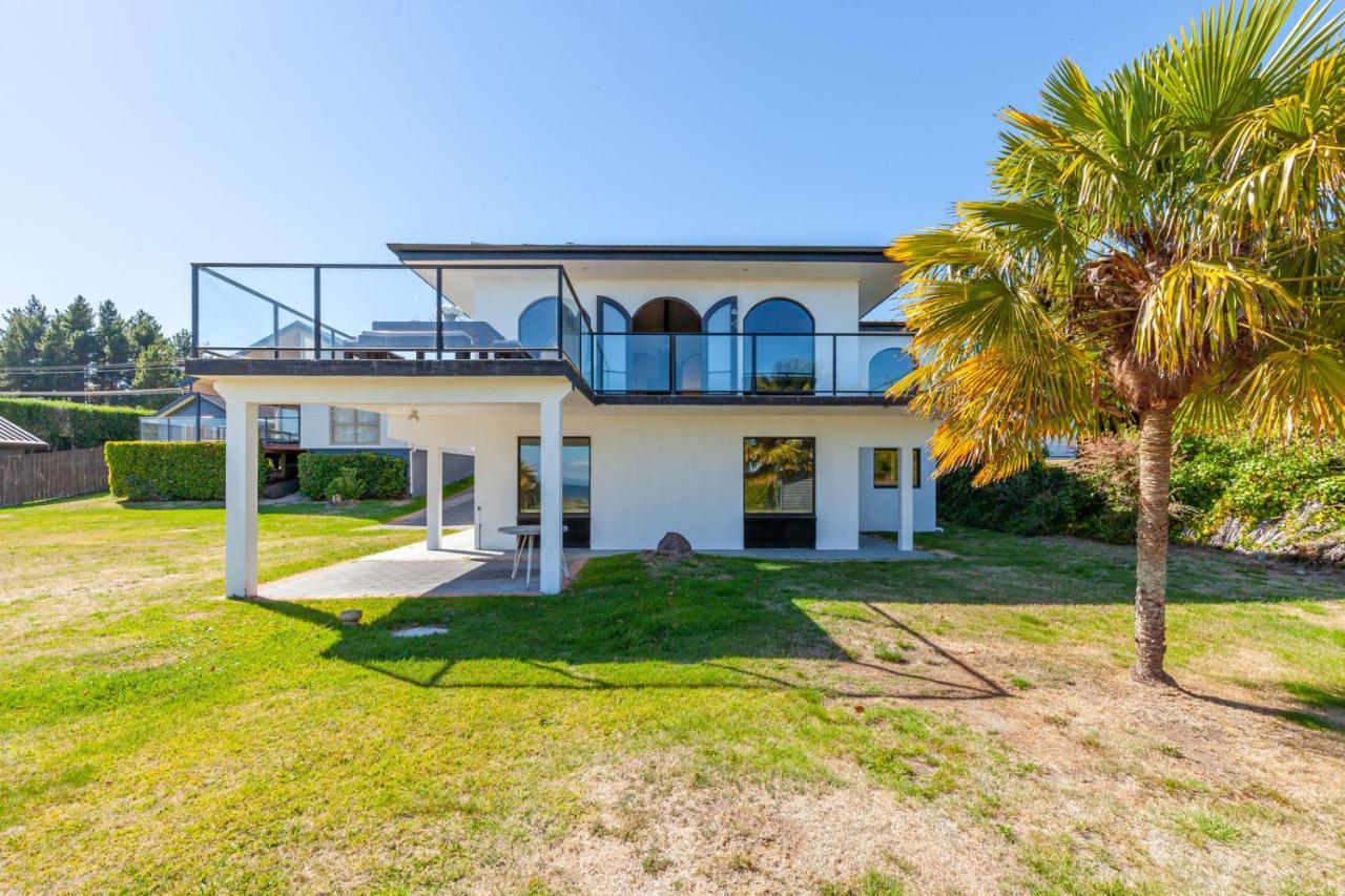 Lakefront Villa - Waitahanui Holiday Home Exterior photo